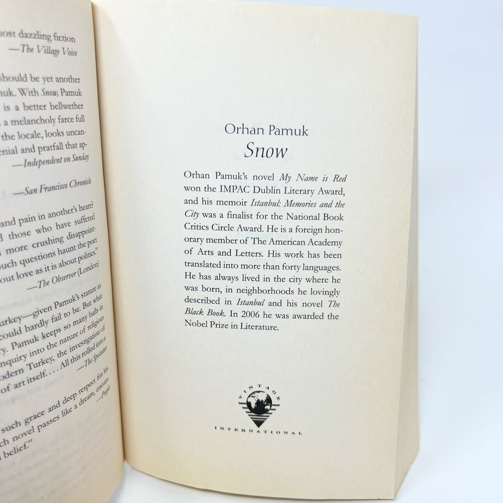 Snow by Pamuk, Orhan Paperback