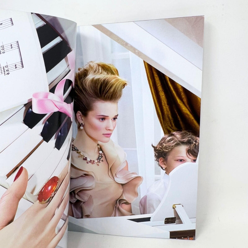 Vogue Magazine Italia  Supplmento Al Numero N.715 March 2010