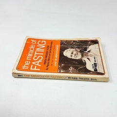 THE MIRACLE OF FASTING Proven Throughout History PB BOOK 979 Paul Bragg VG+