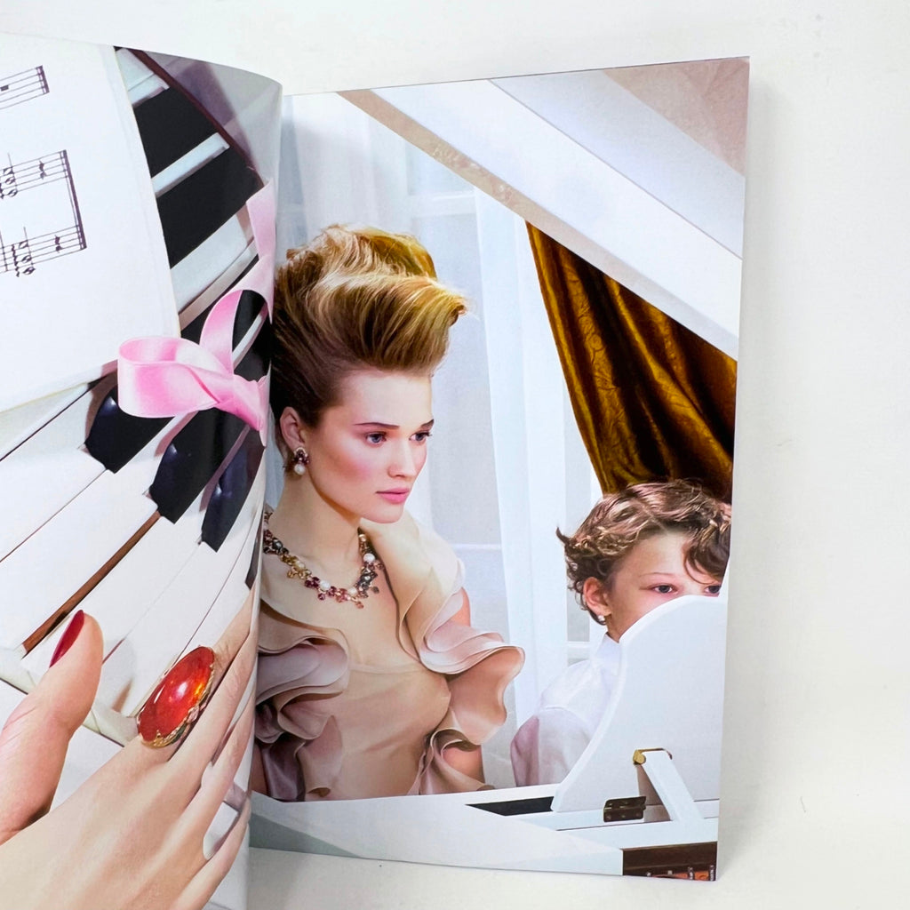 Vogue Magazine Italia  Supplmento Al Numero N.715 March 2010